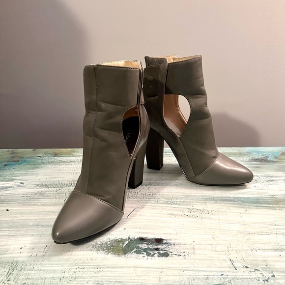 IZABELLA Rue Ankle Boots - Picture 5 of 10